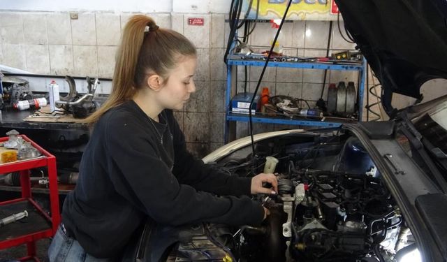 Sanayinin 17 yaşındaki oto tamircisi kadın ustası