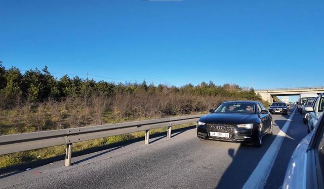 Beykoz'da pes dedirten görüntü: 30 dakikada 60 araç kuralları hiçe saydı