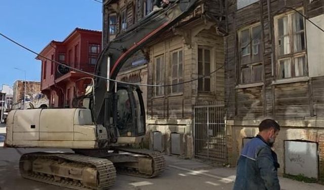 Kabloları kurtarmak isterken canını hiçe saydı