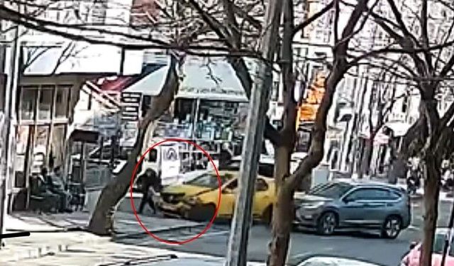 Ezilmekten son anda kurtulan yaşlı kadın kameraya yansıdı