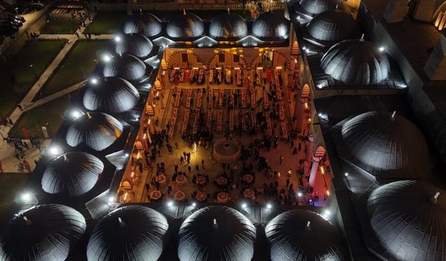 Selimiye’nin gölgesinde binlerce kişi iftarda buluştu