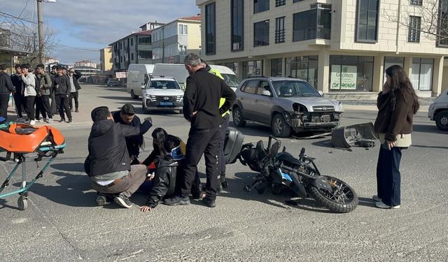Tekirdağ'da otomobil ile motosikletin kaza anı kamerada