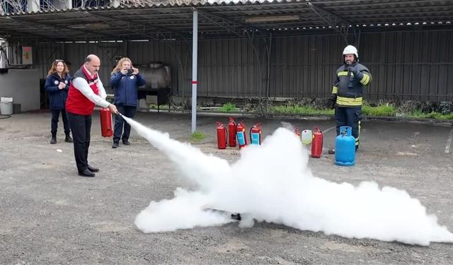 Alevlere karşı eğitim: Tarım personeli yangınla mücadeleyi sahada öğrendi