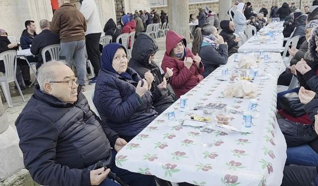 Edirne'de 11 yıllık imece iftar geleneği: İmece usulü sofra kuruldu