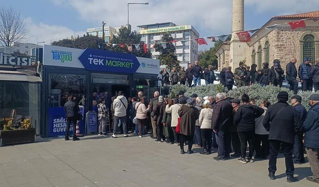Tekirdağ'da bayram alışverişi kuyruğu: Ucuz ete metrelerce sıra oluştu