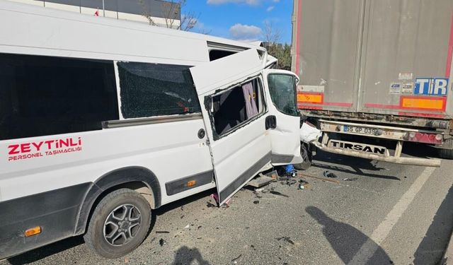 Çerkezköy’de işçi servisi tıra çarptı: 1’i ağır 4 yaralı