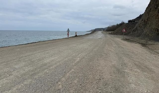 Heyelan sonrası kapanan yol yeniden ulaşıma açıldı