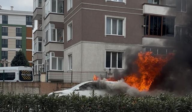Tekirdağ'da korku dolu anlar: Otomobil bir anda alev topuna döndü