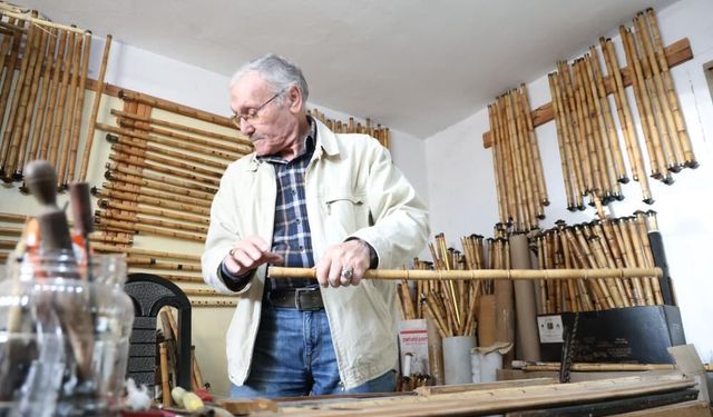 80 yaşında Çukurova kamışlarını sanata dönüştürüyor