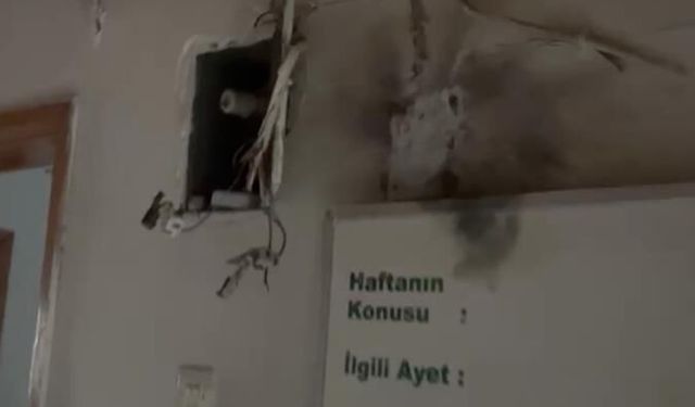 Kastamonu'da düşen yıldırım camiye isabet etti