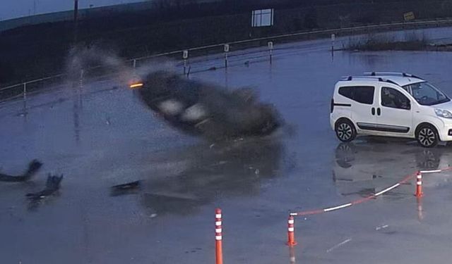 Otomobilin 60 metre boyunca defalarca takla attığı kaza kamerada