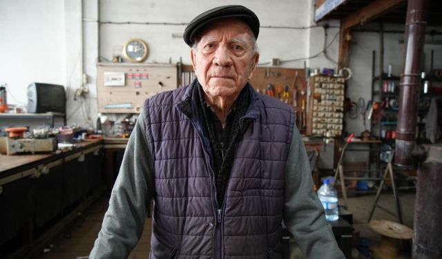 88'lik usta gençlere taş çıkarıyor