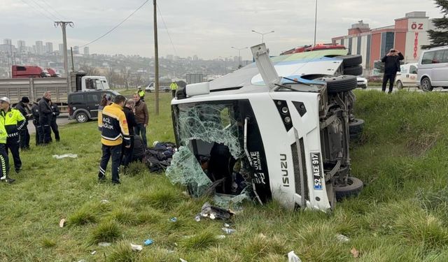 İstanbul’dan yarışmadan dönen öğrencileri taşıyan midibüs şarampole devrildi: 9’u öğrenci 15 yaralı