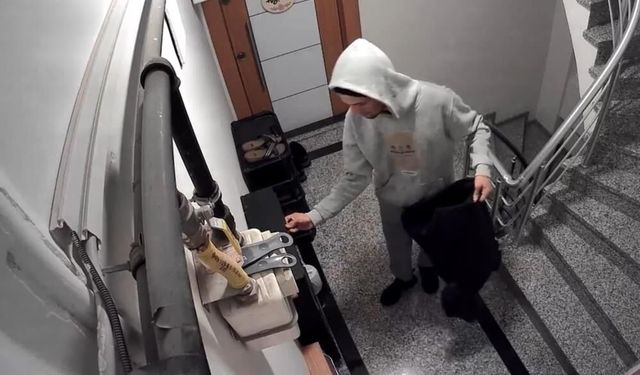 Eyüpsultan'da montunu çuval gibi yapan hırsız girdiği aparmandan 8 çift ayakkabı çaldı