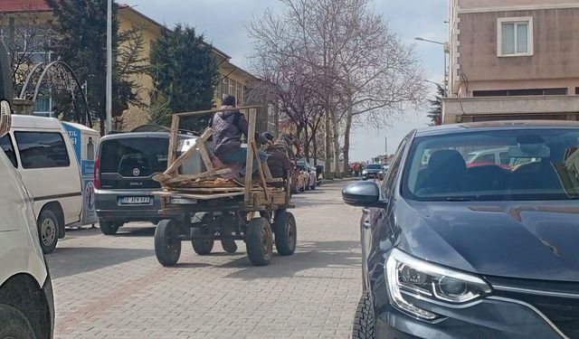 Azalsalar da Trafikte Varlar: At Arabaları Sorunu Sürüyor