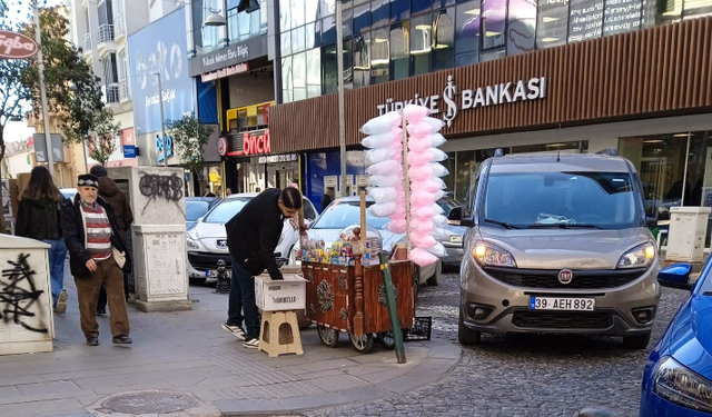 Pamuk Şeker Tezgâhları Sokaklarda