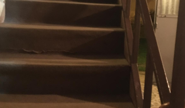 Eski Evlerin Vazgeçilmezi: Halı Kaplı Merdivenler