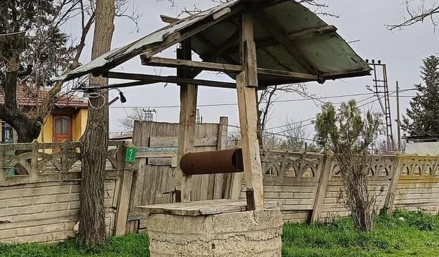 Kırsalda Eski Tip Su Kuyuları Dikkat Çekiyor