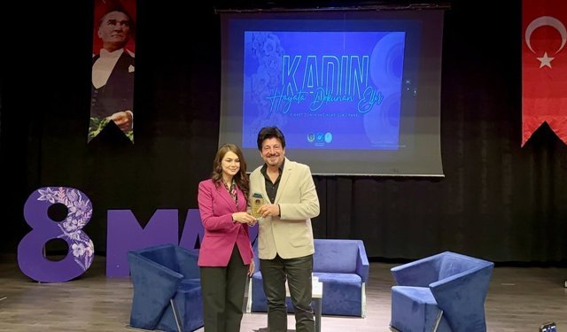 EKİN AKKAŞ'DAN KADINLAR GÜNÜNE HALAYLI KUTLAMA