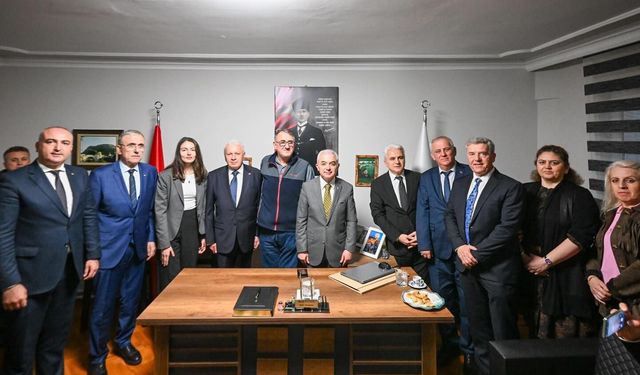 Vali Turan’dan Dernek Ziyareti