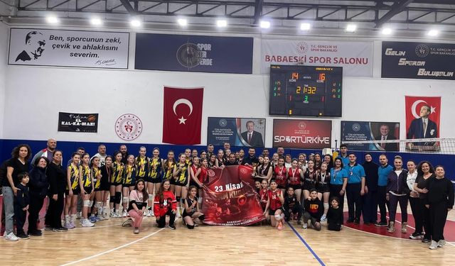 Başkan Yayla Voleybol Turnuvasında Sporcularla Buluştu