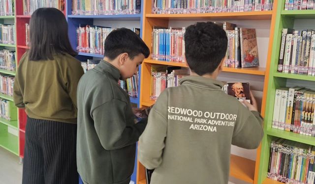 Çocuk Evlerindeki Miniklerden Kütüphane Ziyareti