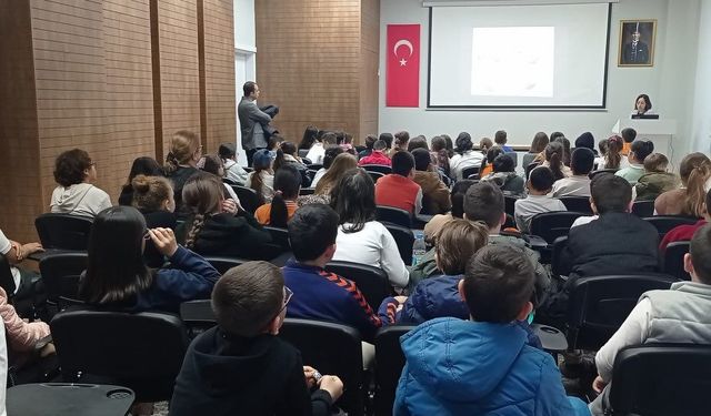İstiklal İlkokulu Öğrencilerinden Kütüphaneye Ziyaret