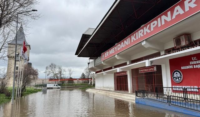 Edirne'de nehir taşkını: Sular Er Meydanına ilerliyor
