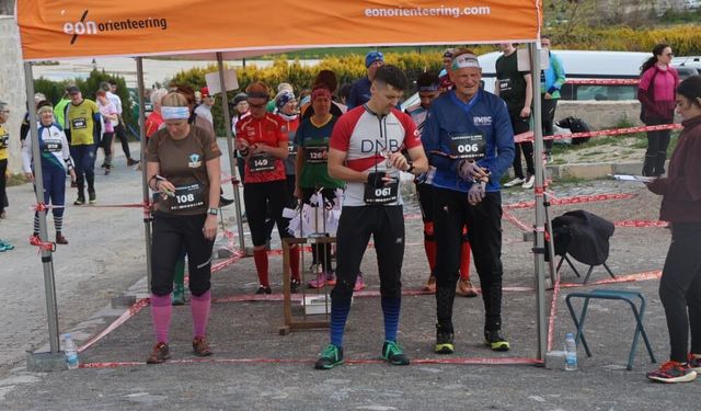 Kapadokya’da sporcular hem zamana hem zorlu doğa şartlarına meydan okudu