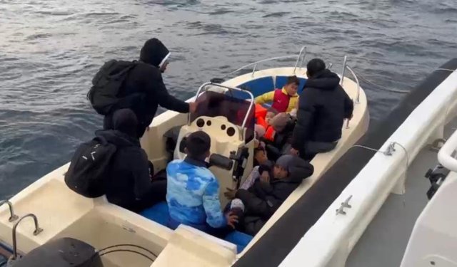 Ayvacık açıklarında 13 kaçak göçmen ile 2 organizatör yakalandı