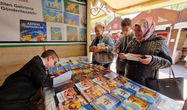 Filistinli akranları için hayal dünyalarını satırlara döktüler