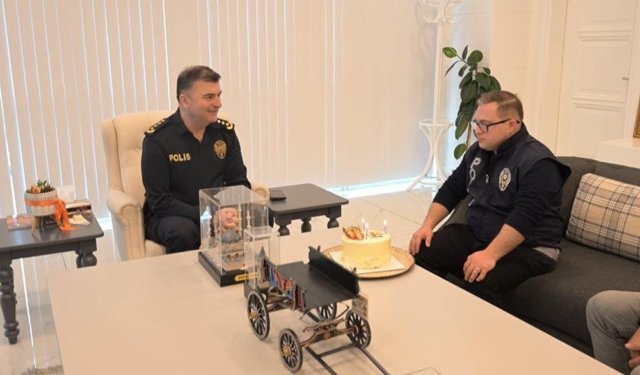 Polis olma hayali kuran gencin özel günü Emniyet'te kutlandı