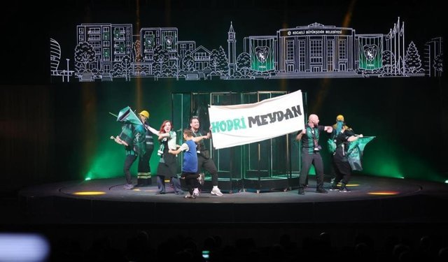 Kocaelispor’un 60. yılında "Efsane Forma" tiyatro oyunu sahnelendi