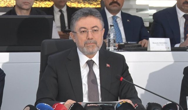 Bakan Yumaklı: "Orman yangınlarıyla mücadelede 28 uçak, 119 helikopter ve 14 İHA ile mücadeleyi yürüteceğiz"