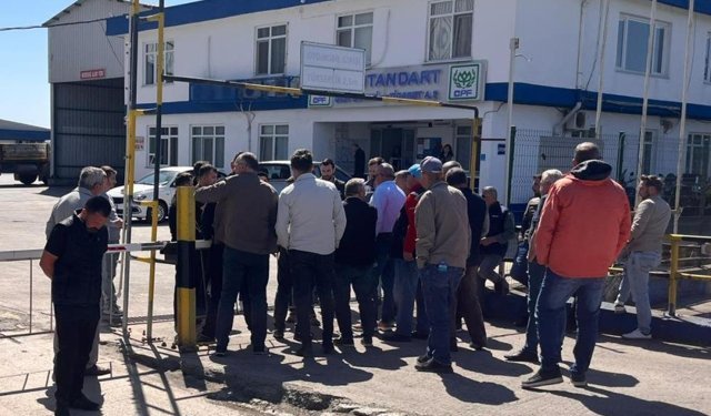 İş alamayan kooperatif üyeleri fabrika önünde toplandı