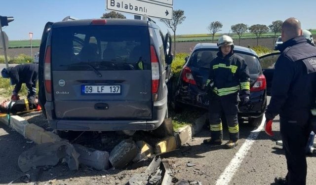 Tekirdağ'da hafif ticari araç ile otomobil çarpıştı: 5 yaralı