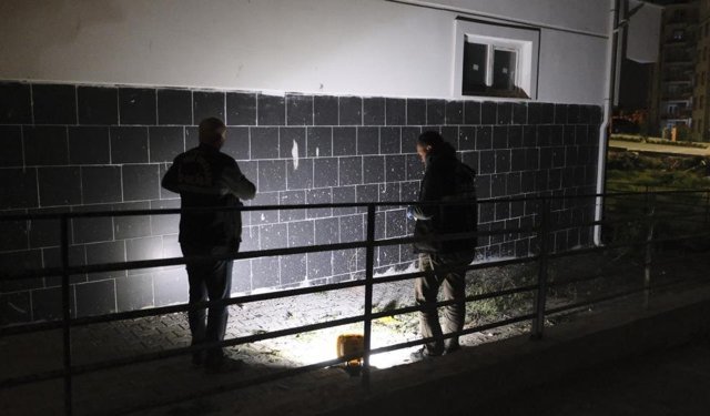 Arkadaşının evinde pencereden düşen üniversiteli kız ağır yaralandı