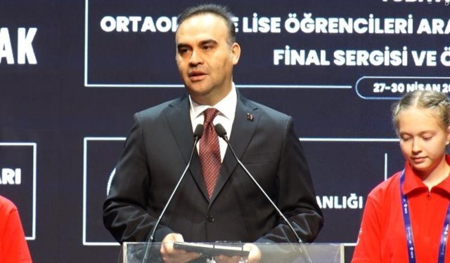 Bakan Kacır: "Türk gençliği, tam bağımsız ve müreffeh Türkiye'yi kararlılıkla inşa edecektir"