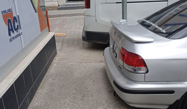 Kırklareli’nde Yayalar Kaldırımlarda Yürüyemiyor