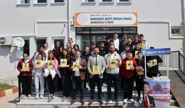 Başkan Yayla’dan Öğrencilere Soru Bankası Desteği