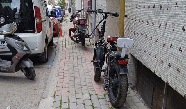 Kaldırımlar Araç İşgali Altında