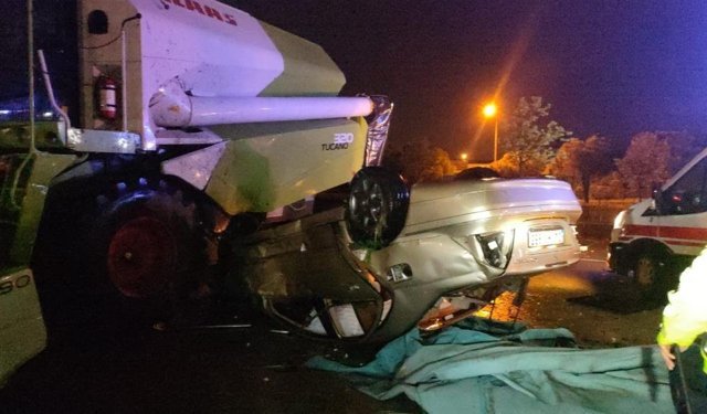 Tekirdağ'da taklalar atan otomobilin fuar alanına uçtuğu kaza kamerada