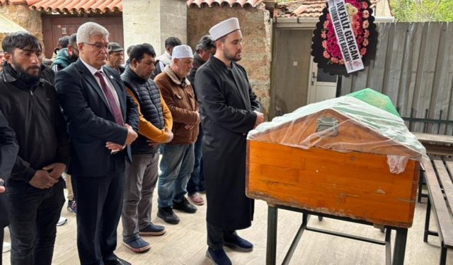 Tüfekle vurularak hayatını kaybeden 14 yaşındaki Gizem Özdemir son yolculuğuna uğurlandı
