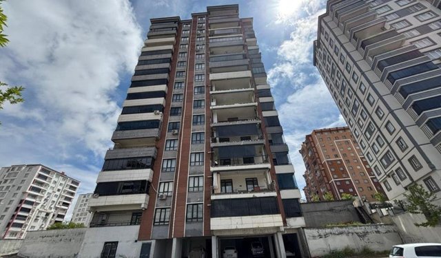 Gaziantep'teki 'süper hücre' balkon duvarlarını yıktı, camları patlattı