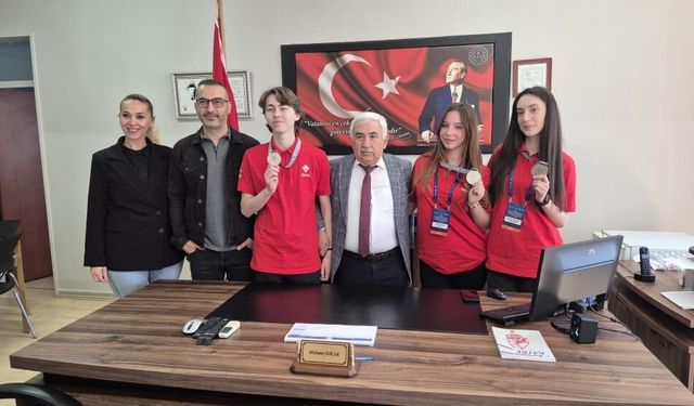 Tekirdağlı öğrencilerden büyük başarı: Türkiye ikincisi oldular