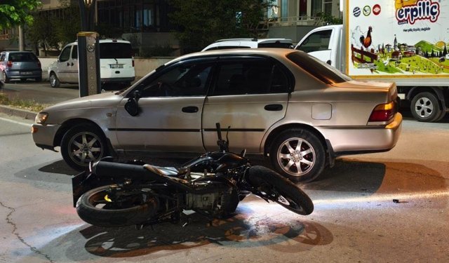 Keşan’da otomobil ile çarpışan motosiklette 2 kişi yaralandı