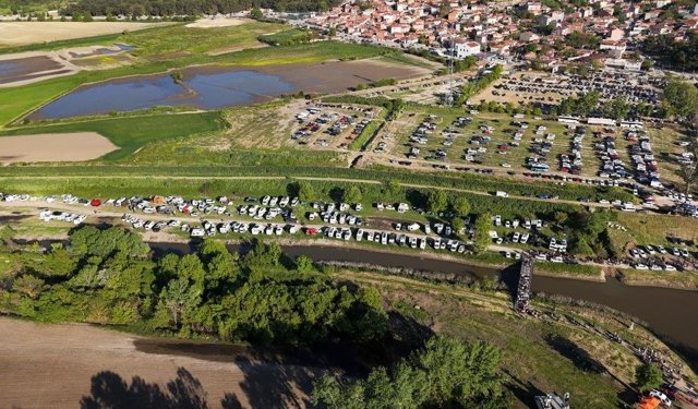Edirne'de oteller doldu, ziyaretçiler çadır ve karavanlara yöneldi