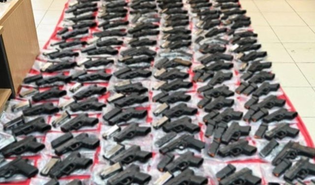 Yunanistan'ın Meriç sınırında silah operasyonu: 147 tabanca ele geçirildi, 13 Türk vatandaşı gözaltına alındı