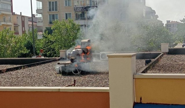 Tekirdağ'da iş yerindeki yangın otoparktaki araçlara sıçramadan söndürüldü