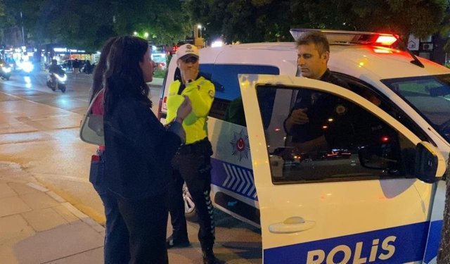 ATM'de unutulan parayı görüp polise teslim etti